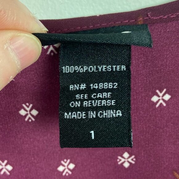 Torrid Floral Sharkbite Georgette Top Burgundy Women Size 1X Short Sleeve Blouse - Picture 7 of 9